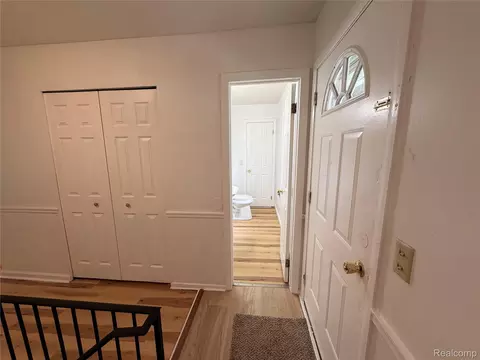 Entry Way - 5347 Mapletree Dr, Flint, MI 48532 photo 3 of 5