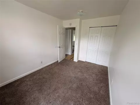 Bedroom - 5347 Mapletree Dr, Flint, MI 48532 photo 3 of 3