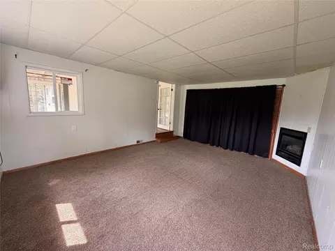 Living - 5347 Mapletree Dr, Flint, MI 48532 photo 5 of 5
