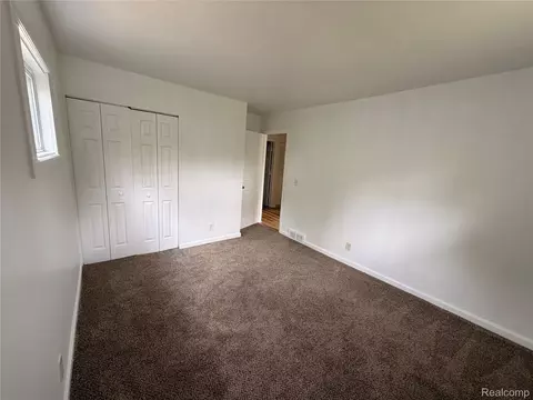 Bedroom - 5347 Mapletree Dr, Flint, MI 48532 photo 2 of 3