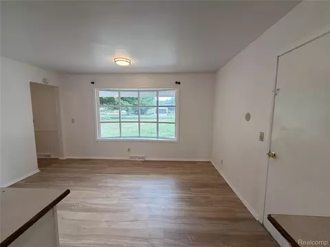 Living - 5347 Mapletree Dr, Flint, MI 48532 photo 1 of 5