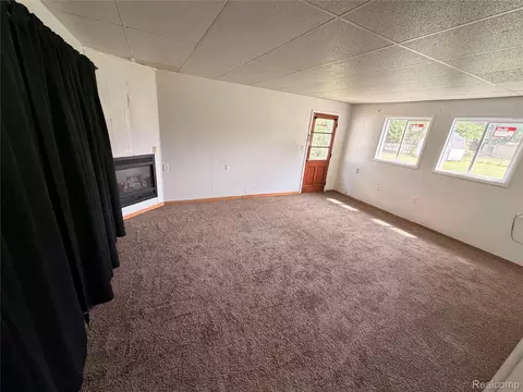Living - 5347 Mapletree Dr, Flint, MI 48532 photo 4 of 5