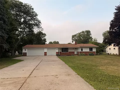 Exterior - 5347 Mapletree Dr, Flint, MI 48532 photo 2 of 8