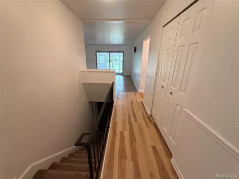 Entry Way - 5347 Mapletree Dr, Flint, MI 48532 photo 2 of 5