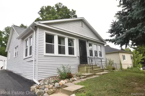 763 S Winding Dr, Waterford, MI 48328