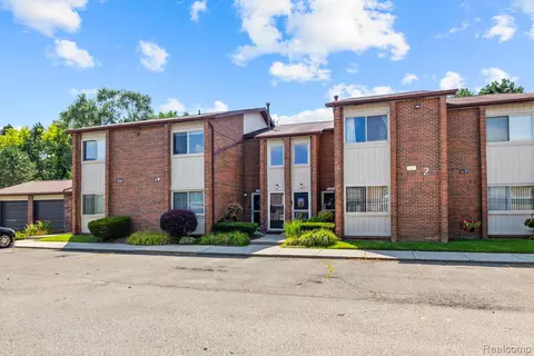 33909 Pondview Cir #11, Livonia, MI 48152