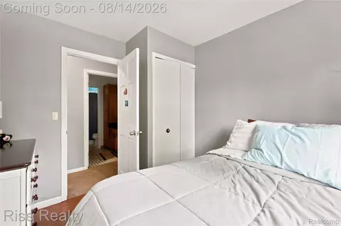 Bedroom - 10215 W Frances Rd, Flushing, MI 48433 photo 4 of 8