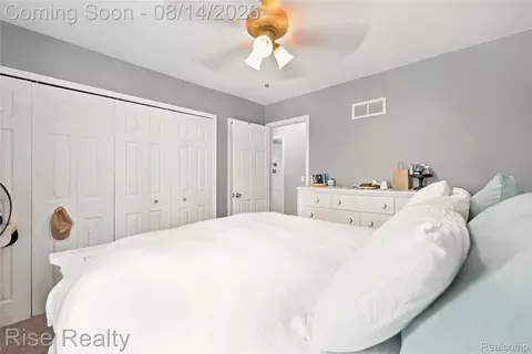 Bedroom - 10215 W Frances Rd, Flushing, MI 48433 photo 2 of 8
