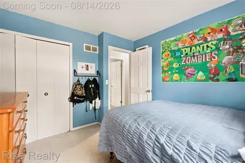 Bedroom - 10215 W Frances Rd, Flushing, MI 48433 photo 6 of 8