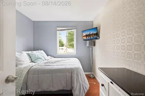 Bedroom - 10215 W Frances Rd, Flushing, MI 48433 photo 3 of 8