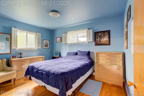 Bedroom - 910 School St, Clawson, MI 48017 photo 4 of 4
