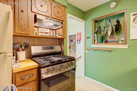Kitchen - 910 School St, Clawson, MI 48017 photo 3 of 4