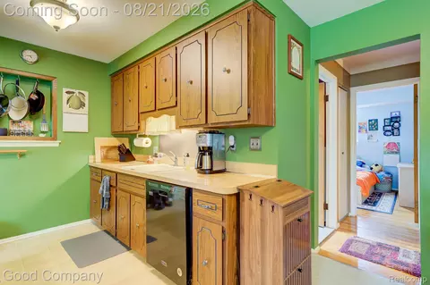 Kitchen - 910 School St, Clawson, MI 48017 photo 1 of 4