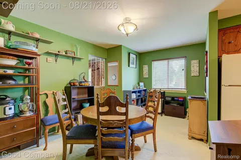 Dining - 910 School St, Clawson, MI 48017 photo 3 of 3