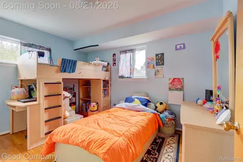 Bedroom - 910 School St, Clawson, MI 48017 photo 1 of 4