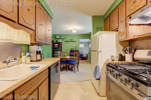Kitchen - 910 School St, Clawson, MI 48017 photo 4 of 4