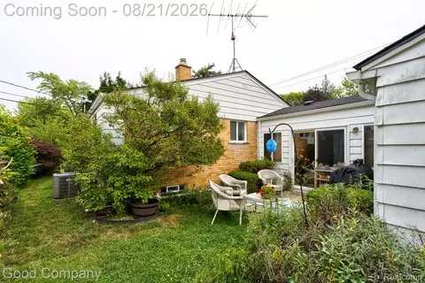 Exterior - 910 School St, Clawson, MI 48017 photo 2 of 4