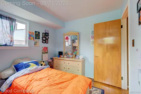Bedroom - 910 School St, Clawson, MI 48017 photo 2 of 4