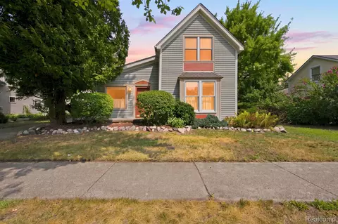 79 Dennison St, Oxford, MI 48371