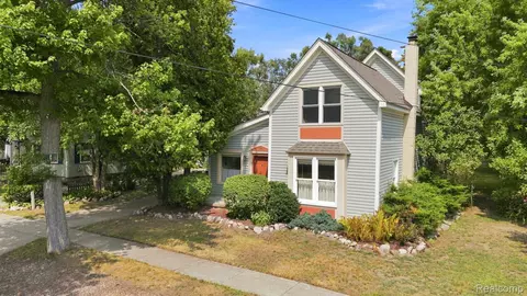 79 Dennison St, Oxford, MI 48371