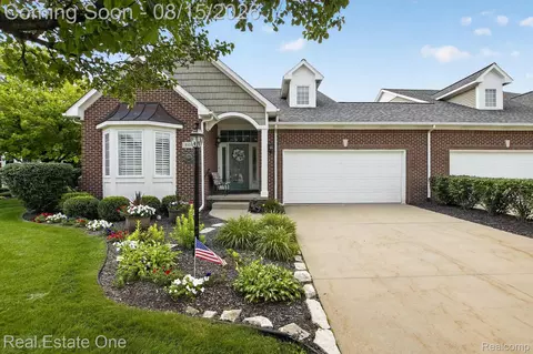 446 Delmar Ct, Highland, MI 48357