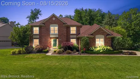 24435 Nantucket Dr, Novi, MI 48374