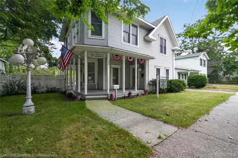 108 College St S, Holly, MI 48442