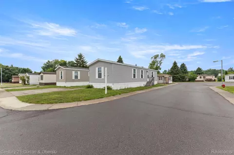 76 Fawn Lake Dr, Walled Lake, MI 48390