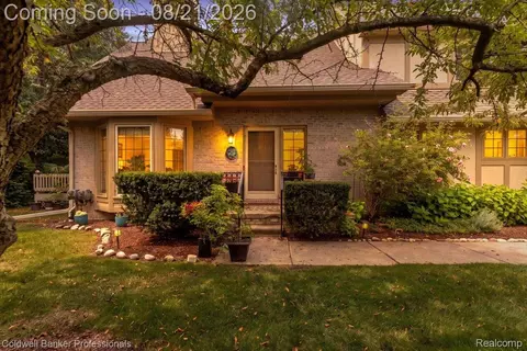 2736 Winter Garden Ct, Ann Arbor, MI 48105