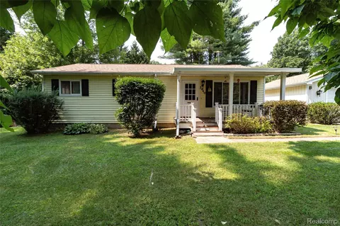 2640 Flint River Rd, Oregon, MI 48446