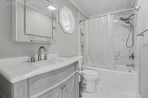 Bath - 4512 Treadwell St, Wayne, MI 48184 photo 1 of 1