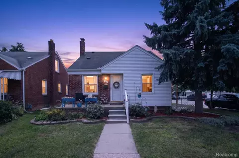 1693 Riverbank St, Lincoln Park, MI 48146