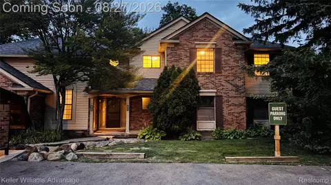 29726 Pine Ridge Cir, Farmington Hills, MI 48331