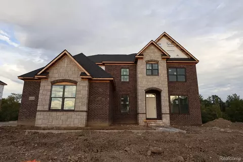 61836 Hevel Ln, Washington, MI 48094