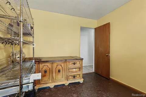 Bedroom - 3216 Circle Dr, Flint, MI 48507 photo 3 of 5