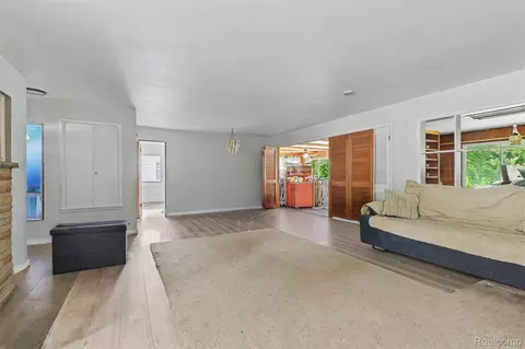 Living - 3216 Circle Dr, Flint, MI 48507 photo 3 of 3