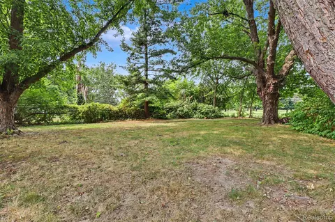 Exterior - 3216 Circle Dr, Flint, MI 48507 photo 7 of 7