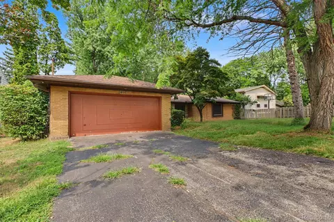 Exterior - 3216 Circle Dr, Flint, MI 48507 photo 2 of 7