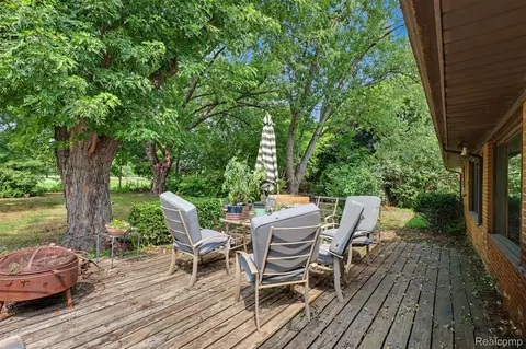 Exterior - 3216 Circle Dr, Flint, MI 48507 photo 5 of 7
