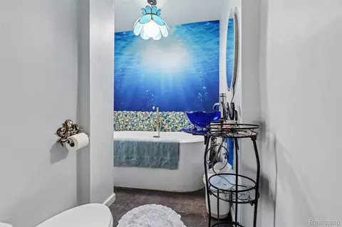 Bath - 3216 Circle Dr, Flint, MI 48507 photo 3 of 4