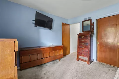 Bedroom - 3216 Circle Dr, Flint, MI 48507 photo 1 of 5
