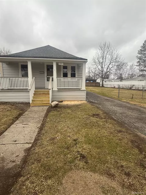 18821 Glenmore, Redford, MI 48240