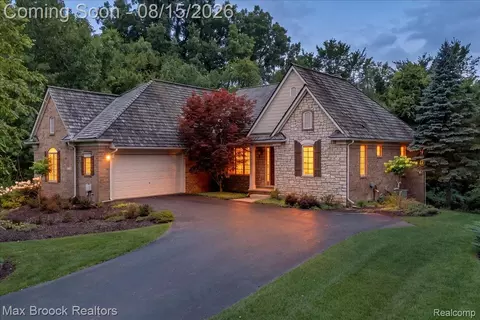 32935 Cressbrook Cir, Franklin, MI 48025