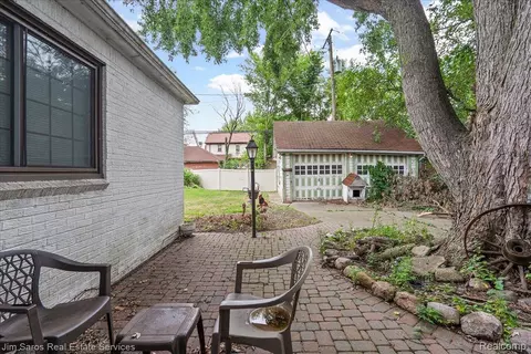 8233 E Outer Dr, Detroit, MI 48213 photo 4