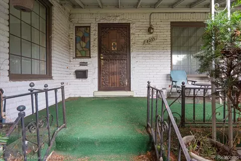 8233 E Outer Dr, Detroit, MI 48213 photo 2