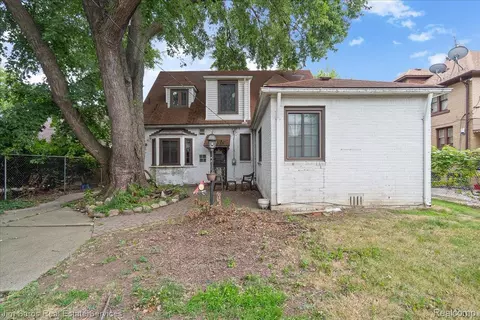 8233 E Outer Dr, Detroit, MI 48213 photo 3