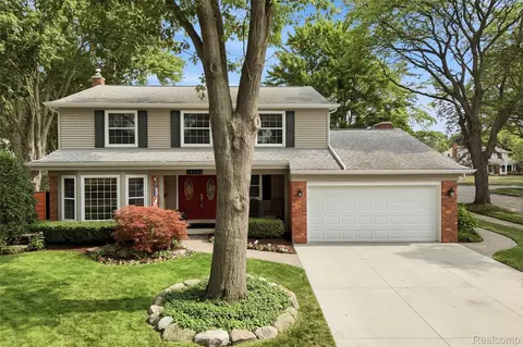 15338 Susanna Cir, Livonia, MI 48154