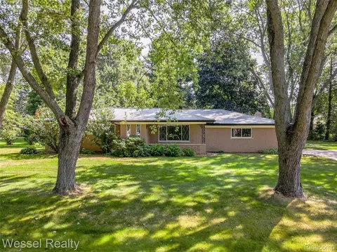 60384 Shawnee Ln, Washington, MI 48094