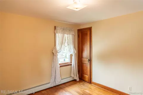 Bedroom - 29386 Walnut St, Flat Rock, MI 48134 photo 6 of 7