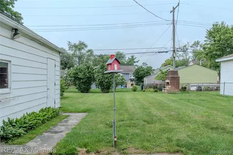 Exterior - 29386 Walnut St, Flat Rock, MI 48134 photo 3 of 6